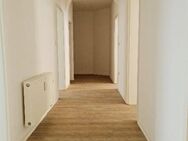 +++ Wir haben Platz für Kinder! Renovierte 4 Zimmer-Wohnung mit Abstellraum in zentraler Lage +++ - Glauchau