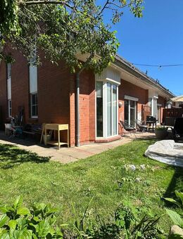 Wohlfühloase mitten im Stadtzentrum von Husum - Charmantes Reihenendhaus mit sonnigem Garten - Husum (Schleswig-Holstein)