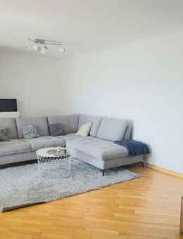 Attraktive 2,5-Zimmer-Wohnung mit Südbalkon und Tiefgaragenstellplatz - ideal für Singles oder Paare - Leonberg (Baden-Württemberg)