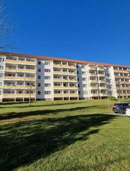 **WIR SANIEREN FÜR SIE** 3-Raumwohnung mit Loggia und PERSONENAUFZUG - Lichtenstein (Sachsen)