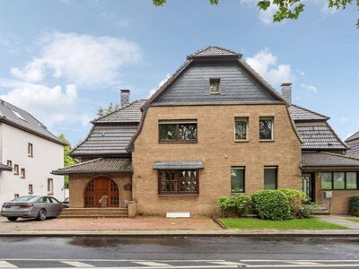 Außergewöhnliche Altbau-Doppelhaushälfte mit großem Grundstück und exklusiven Details in Herne