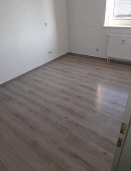 schöne 3-Raum Wohnung frisch renoviert mit EBK - Staßfurt