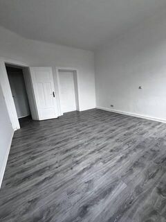 Eine sehr gepflegte 2-Raumwohnung mit großer Wohnküche und Abstellraum ab sofort zu vermieten