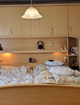 Bett mit Schrankwand - Kassel Forstfeld