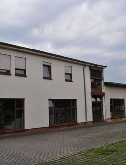 Gewerbeeinheit, Produktionshalle mit 2 Wohnungen - Kamenz