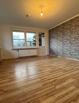 Ländliche Oberwohnung im Zweifamilienhaus - Westerstede