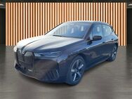 BMW iX, 40 xDrive Sport °, Jahr 2023 - Dresden