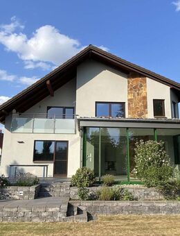 Großzügiges Zweifamilienhaus mit Wintergarten, Sauna, zwei Kaminen, Garage und schönem Grundstück - Naunhof