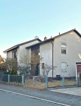 NÜRNBERG-EIBACH: AUSSERGEWÖHNLICHE DOPPELHAUSHÄLFTE MIT GARAGE IN RUHIGER UND ZENTRALER LAGE - Nürnberg