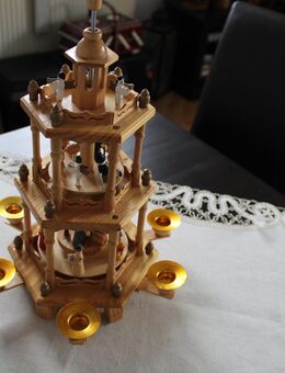 Alte 3 stöckige Weihnachtspyramide Handarbeit aus dem Erzgebirge - Erfurt