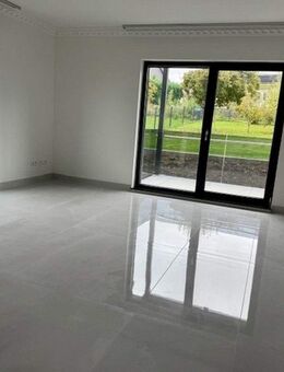 Stilvolle und exklusive 3-Zi-Wohnung mit Balkon und Stellplatz in bevorzugter ruhiger Lage - Lübeck