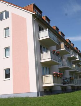 +++NEU SANIERTE SINGLEWOHNUNG MIT EINBAUKÜCHE, BALKON UND PKW-SP+++ - Hainichen (Sachsen)