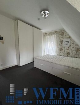 Schönes Zimmer für Azubinen u. Studentinnen 5´er WG im Einfamilienhaus - Neumünster