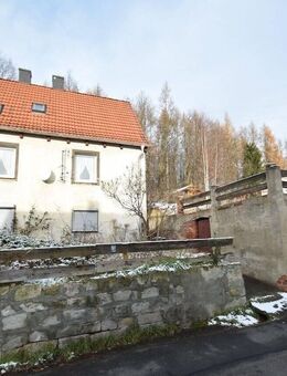 Einfamilienhaus mit Nebengelass und Grundstück - Freital