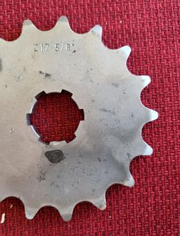 Absolut neues Kettenritzel aus Stahl, 17 Zähne, für 5/8` x 3/8` Kette (Kettentyp 530), Verzahnung mit 6 Zähnen - Unterleinleiter