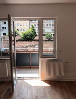 Nürnberg Altstadt: top 2-Zimmerwohnung, 2024 saniert, hochwertige Einbauküche, Balkon mit Burgblick, Parkettboden, Aufzug - zum 01.11.2025 verfügbar - Nürnberg