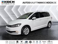 VW Touran, 1.5 TSI Highline 7S, Jahr 2023 - Berlin