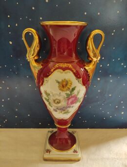 Kaiser Porzellan Vase Prunkvase Rot mit Blumen und Goldrand sehr gut erhalten - Grünendeich