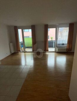 HELL UND MODERN MIT OPTION BETREUTES WOHNEN - Stuttgart