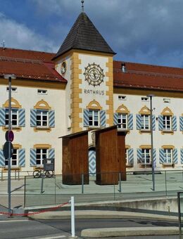 Familienfreundliche 3 Zi-Whg. mit Balkon vis-à-vis vom Rathaus - Geretsried