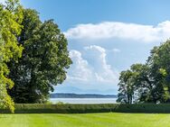 Schloss Possenhofen: Hochklassige Gartenwohnung mit Panorama-Seeblick - Pöcking