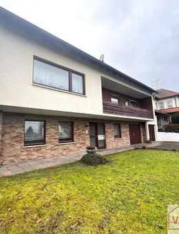 Solides Wohnhaus mit zwei Garagen und wunderschönem Grundstück in 97638 Mellrichstadt zu verkaufen! - Mellrichstadt