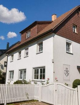 Raum für Generationen, Rendite und Ideen - Gepflegtes Mehrfamilienhaus mit Garten - Dettingen (Erms)