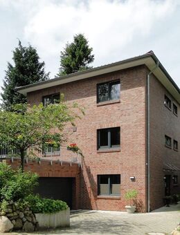 Großzügiges Einfamilienhaus in Hamburg Duvenstedt - Hamburg