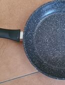 kleine Pfanne - Durchmesser 24 cm - 3 x benutzt in 36100