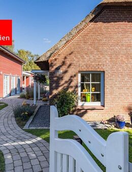 Charmantes Reetdach-Haus in Alleinlage - Bösdorf