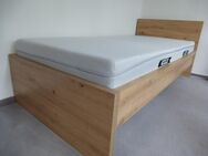 Komplettes Bett WIE NEU Bettgestell, Lattenrost, Matratze 90x200. Mit Kopfteil, ohne Fußteil. Gesamt-Masse B 97, L 207. Ideal für Kinder-, Gäste- u. Senioren-Zimmer. Hochwertige Holznachbildung „Eiche Artisan“. NUR Abholung und Selbst-Abbau !! - Bad Oeynhausen