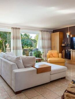 Großzügiger Bungalow mit Baurecht für Mehrgenerationen und/oder Gewerbe, ca. 650qm Nutzfl. mögl. - Buchloe