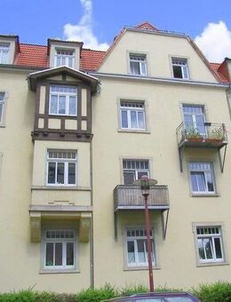 Ab Jan./Febr. 2026: Gemütliche 3-Zimmer-Mansardenwohnung mit Laminat * Übernahme Einbauküche möglich - Dresden
