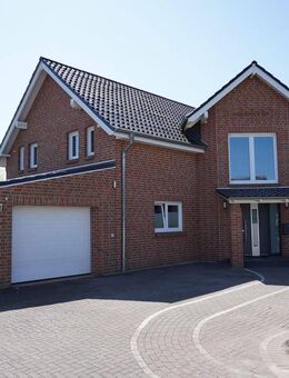 * Stilvolles Architektenhaus mit gehobenem Wohnkomfort * - EFH mit Garage am Ortsrand von Hämelerwald - Lehrte