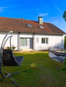Zweifamilienhaus in toller Lage Engelsbrand - Platz für Generationen: Zwei 4-Zimmer-Wohnungen - Engelsbrand