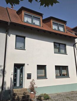 Gepflegtes, sofort beziehbares Stadthaus mit Nebengebäude inkl. Garage, Wfl. 130m², Grund 130m² - Haßfurt