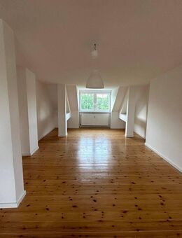 Großzügige 2-Zimmer-Dachgeschosswohnung mit ca. 78 m² Wohnfläche - Berlin
