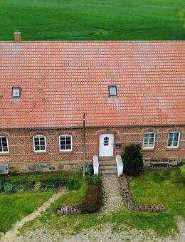 Landhaus mit Vision: Zweifamilienhaus, Stallung & 7.290m² Grundstück in Dörgelin - Dargun