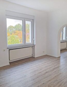 Gepflegte und renovierte 3-4 Zimmer-Wohnung mit großem Balkon in ruhiger Lage - Nähe Kurpark Bad Oeynhausen - Bad Oeynhausen