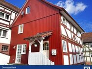 Vermietetes Fachwerkhaus mit "Zipfelchen" - in 2004 liebevoll saniert mit dreifach-Carport! - Rauschenberg