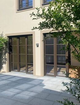 Erstbezug: Modernes Stadthaus über 3 Etagen mit Garten und 2 Außenstellplätze in Abensberg - Abensberg