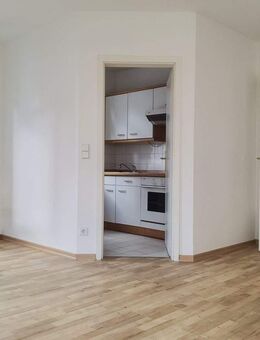 Großzügige 2-Zimmerwohnung mit eigener Terrasse, provisionsfrei inklusive TG Stellplatz - Leipzig