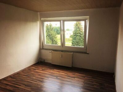 *Ruhige Lage* Frisch Renovierte 3,5 Zimmer Wohnung im 1.OG