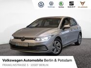 VW Golf, 1.5 VIII eTSI Life Plus, Jahr 2023 - Berlin