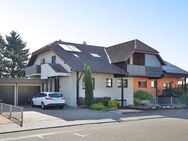 Selbst einziehen oder vermieten: Top gepflegte 2-Zimmer-DG-Wohnung mit Gartenanteil und Garage - Forst (Baden-Württemberg)