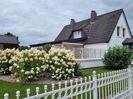 Sehr schickes lfd. modernisiertes Einfamilienhaus mit Einliegerwohnung im Nebengebäude und guter Wohnlage von Husum - Husum (Schleswig-Holstein)