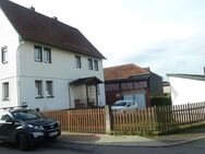 Energetisch ertüchtigtes Wohnhaus mit Pool und Garage in guter Wohnlage - Fambach