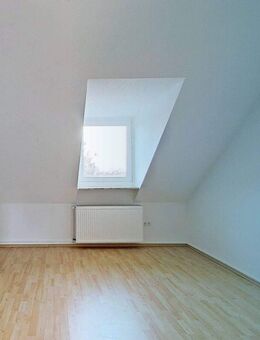 Tolle 2-Zimmer-Dachgeschosswohnung mit großer Wohnküche und modernem Wannenbad - Bielefeld