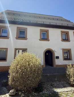 Historischer Charme trifft modernen Komfort - Zweifamilienhaus mit neuem Dach und Anbau - Wonsees