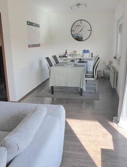 Vermietet 2,5 Zimmer Wohnung mit Balkon in kleiner, ruhiger Wohneinheit - Siegen (Universitätsstadt)